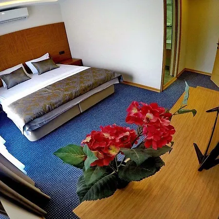 Hotel My 2*